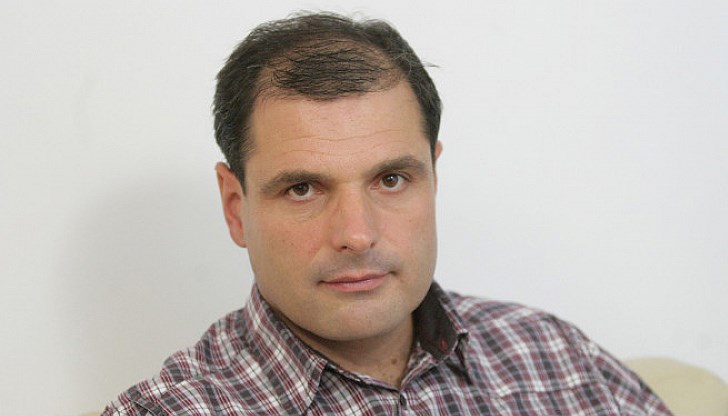 По думите на политолога коалицията "Изправи се! Мутри вън" ще влезе в следващото Народно събрание По думите на политолога коалицията "Изправи се! Мутри вън" ще влезе в следващото Народно събрание