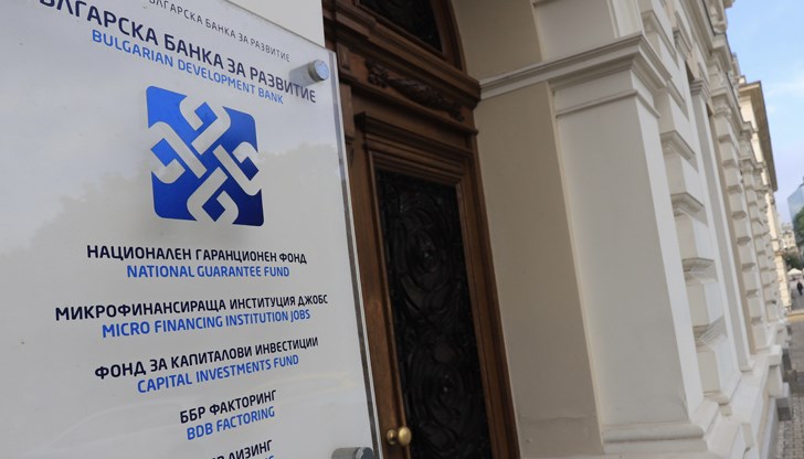 Всички служителите на банката са длъжни да указват пълно съдействие на комитета и да му предоставят необходимата информация