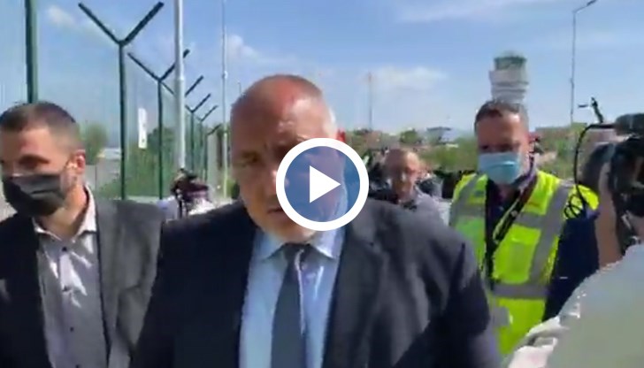 Борисов се появи при доставката на ваксините на "Пфайзер"