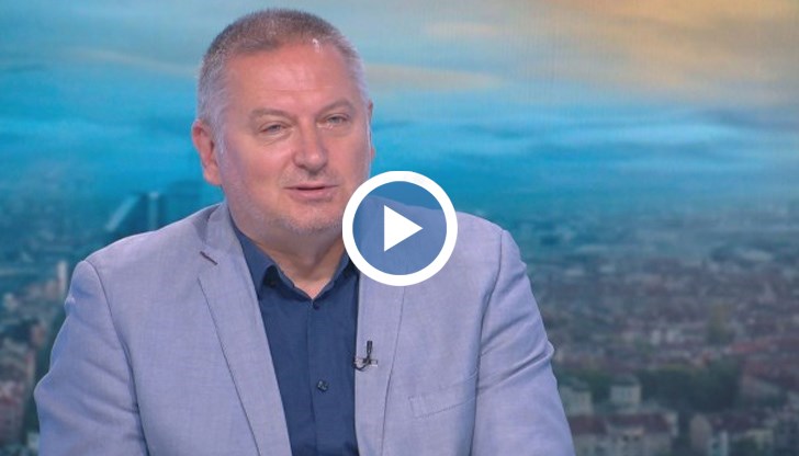 "Когато всички мразят, да обичаш, когато всички са отчаяни, да носиш надежда“, уточни Господинов