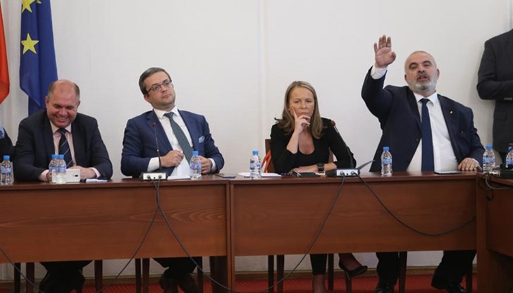 Всички знаем как се изобличава мафията – отвътре, когато проговорят мафиоти или рекетирани от мафиоти Всички знаем как се изобличава мафията – отвътре, когато проговорят мафиоти или рекетирани от мафиоти