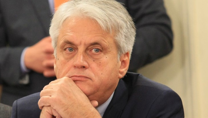 Той  назовава нещата с истинските им имена и прави първите и засега почти единствените стъпки за реална дегерберизация на системата за национална сигурност