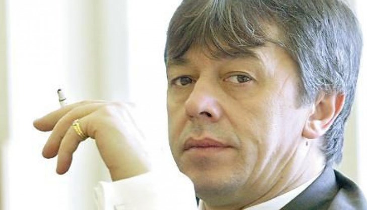 Фирмата "Роудуей кънстракшън" дължи близо 150 млн лева, с които е купила Пътстройинженеринг АД със седалище в едно момчилградско село. Тези 150 млн лева се плащат на предишния собственик на тази компания - "Био майнинг" на Румен Гайтански Вълка Фирмата "Роудуей кънстракшън" дължи близо 150 млн лева, с които е купила Пътстройинженеринг АД със седалище в едно момчилградско село. Тези 150 млн лева се плащат на предишния собственик на тази компания - "Био майнинг" на Румен Гайтански Вълка