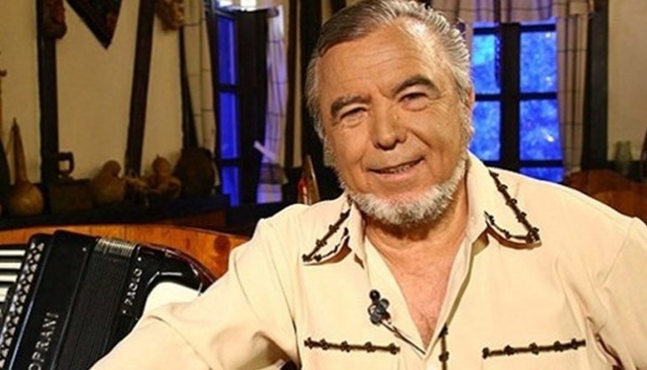 Легендарният изпълнител на "Дай си сърцето" има сериозни проблеми с колената Легендарният изпълнител на "Дай си сърцето" има сериозни проблеми с колената