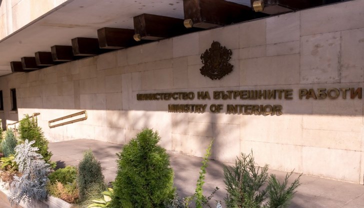 По първоначална информация пробата на служителя на МВР е показала 2,05 промила алкохол По първоначална информация пробата на служителя на МВР е показала 2,05 промила алкохол