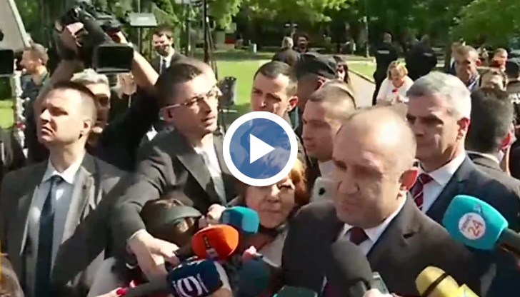 Президентът отказа да отговаря на политически въпроси в празничния ден