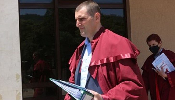 Георги Попов обаче категорично отрече и обясни, че никога не е познавал Огнемир Митев Георги Попов обаче категорично отрече и обясни, че никога не е познавал Огнемир Митев