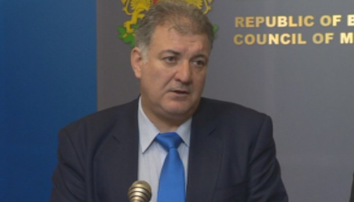 „Има доклад на ОЛАФ за нанесени сериозни щети на европейски бюджет. В този доклад по почти всички критерии оценката е, че Агенция „Митници“ не отговаря на изискуемите стандарти", обясни финансовият министър относно уволнението на Георги Костов „Има доклад на ОЛАФ за нанесени сериозни щети на европейски бюджет. В този доклад по почти всички критерии оценката е, че Агенция „Митници“ не отговаря на изискуемите стандарти", обясни финансовият министър относно уволнението на Георги Костов