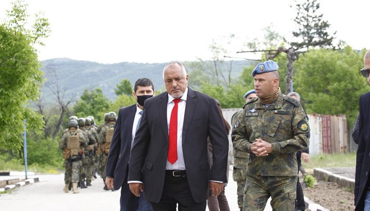 Той трябва да бъде лишен от званието "генерал лейтенант"