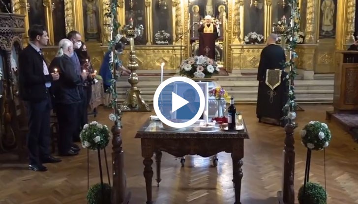 Поклонението пред тленните ѝ останки е в храма "Свети Седмочисленици"