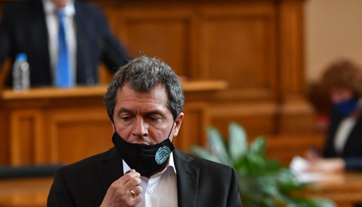 "Хората казаха колко биха давали за издръжка на партиите и това е 1 лев на глас, всичко останало е алчност", припомни Тошко Йорданов