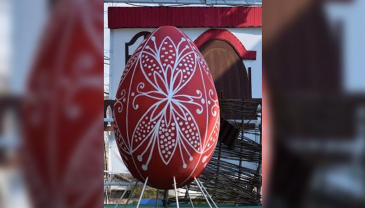 Жителите и гостите на града ще могат да се запознаят с характерните чепински орнаменти, които се полагат върху яйцето
