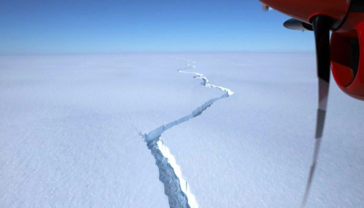 Наречен А-76 и с форма, приличаща на Манхатън, но 70 пъти по-голям