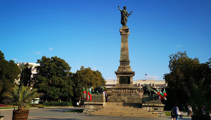 Давайте да мислим, да работим и да променяме това, което не ни харесва в Русе. Заедно! Като една общност Давайте да мислим, да работим и да променяме това, което не ни харесва в Русе. Заедно! Като една общност