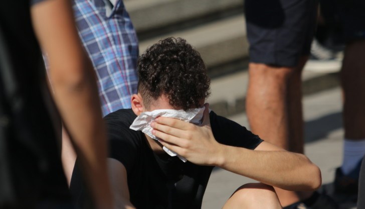 Лютивият дим причинил силни болки на пострадалите и довел до временно нарушение на зрението им Лютивият дим причинил силни болки на пострадалите и довел до временно нарушение на зрението им