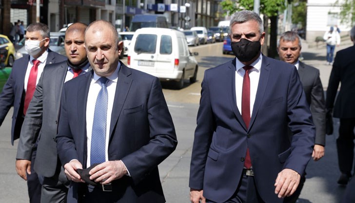 Стотици се простиха с бившия началник на Генералния щаб на Българската армия ген. Никола Колев Стотици се простиха с бившия началник на Генералния щаб на Българската армия ген. Никола Колев