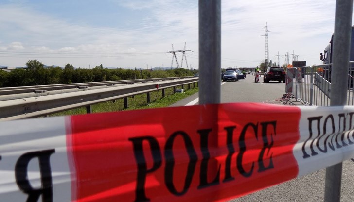 По първоначална информация са се ударили кола и камион По първоначална информация са се ударили кола и камион