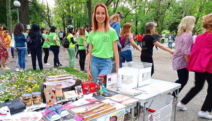 Набирането на средства за лечение на момиченцето продължава с благотворително четене в библиотеката