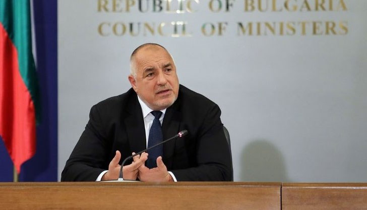 След 15 часова пауза отново се пусна във Фейсбук да се самопохвали и да наругае противниците си