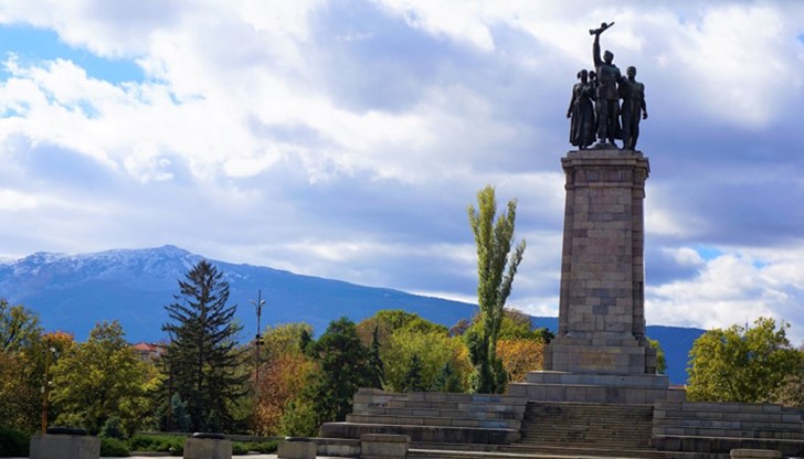 СДС напомни на инициативен комитет от политици, журналисти и граждани, че от 20 години настоява за премахване на паметника на Съветската армия СДС напомни на инициативен комитет от политици, журналисти и граждани, че от 20 години настоява за премахване на паметника на Съветската армия