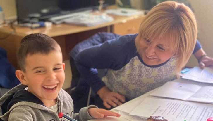 Комисията за ревизия ще заседава отново в понеделник, за да изслуша регионалния министър Комисията за ревизия ще заседава отново в понеделник, за да изслуша регионалния министър