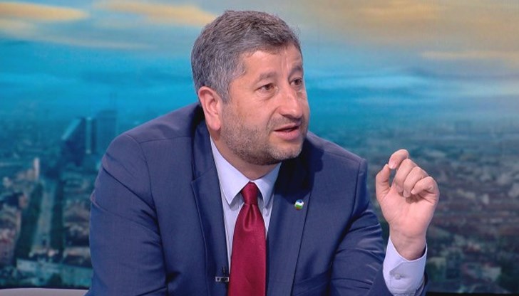 "Прокуратурата се оказа сляпа за златото и кюлчетата в чекмеджето. Връзките със Сараите и Борисов са само задълбочени, а не прекъснати", заяви Иванов