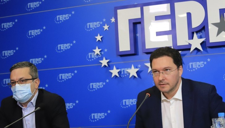 Борисов и ГЕРБ са в паника, затова „аргументите“, с които се опитват да опровергават неприятните разкрития, са на ниво „помощно училище“. Което доказва, че партия, пълна с милиционери и натегачи не може да предложи ниво Борисов и ГЕРБ са в паника, затова „аргументите“, с които се опитват да опровергават неприятните разкрития, са на ниво „помощно училище“. Което доказва, че партия, пълна с милиционери и натегачи не може да предложи ниво