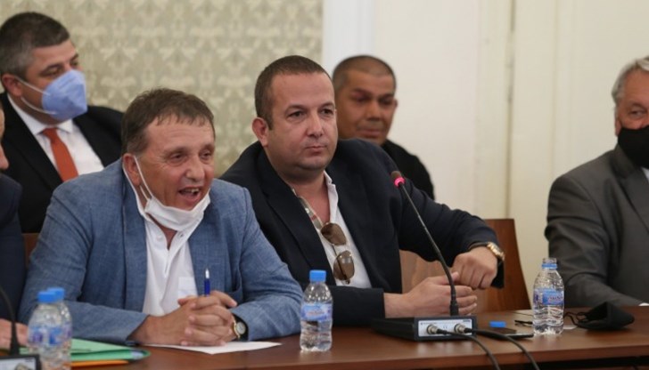 КФН посочва, че до момента в комисията не са постъпвали жалби или сигнали от инвестирали в ценни книжа на компанията