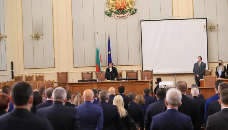 Дори свидетелствата на Светослав Илчовски, които Темида би слушала с разширени очи, в парламентарната комисия на Мая Манолова предизвикаха политически фарс на правосъдие