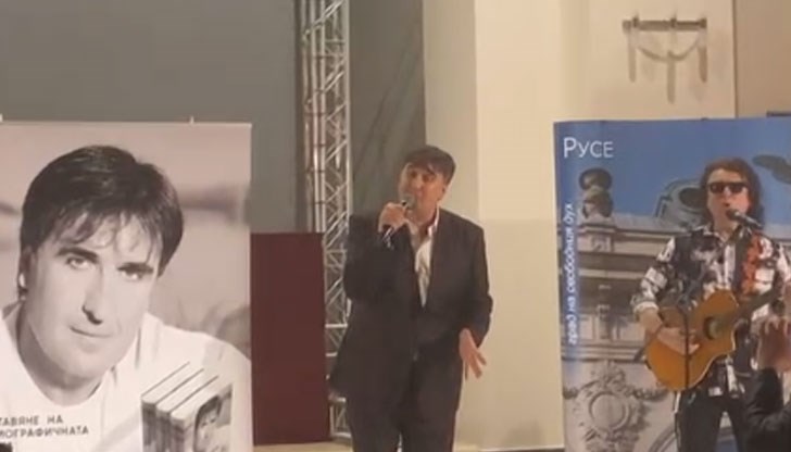 Обичаният певец  зарадва русенските си почитатели със свои изпълнения