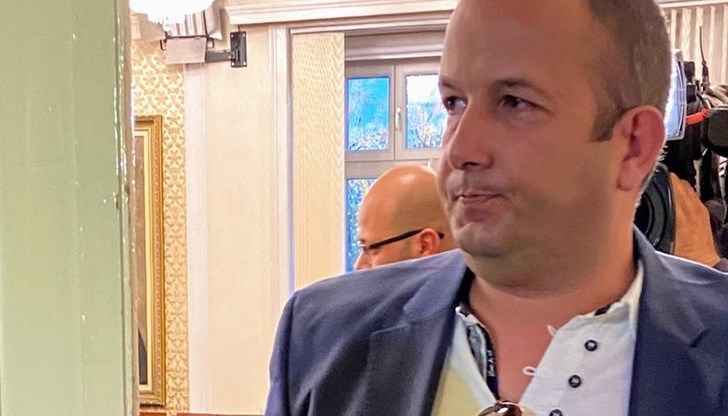 Зърнопроизводителят от Северна България Светослав Илчовски говори вчера (5 май) пред парламентарната комисия за ревизия на кабинета "Борисов 3" за натиска, който му е оказван Зърнопроизводителят от Северна България Светослав Илчовски говори вчера (5 май) пред парламентарната комисия за ревизия на кабинета "Борисов 3" за натиска, който му е оказван