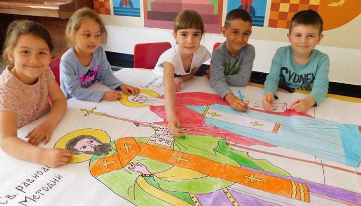 Иконата е сглобена от 16 хартиени детайла във формат над А–3 и е оцветена със сухи пастели. Впоследствие детайлите са свързани в голямо пано за стена