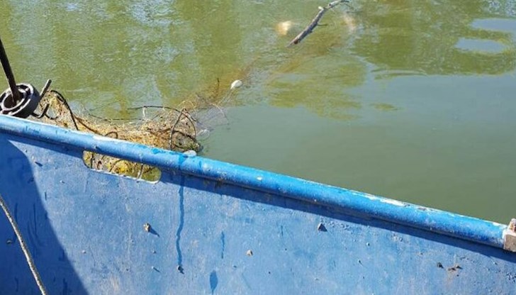 Иззети са мрежи с обща дължина 110 метра и винтери