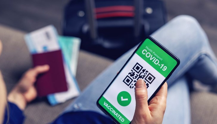 Гърция вчера официално отвори част от границите си за туристи