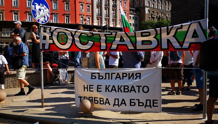 Продължавам да твърдя, че най-важното нещо е България. Не вашите топли местенца във властта, роднински, масонски и приятелски връзки и зависимости Продължавам да твърдя, че най-важното нещо е България. Не вашите топли местенца във властта, роднински, масонски и приятелски връзки и зависимости