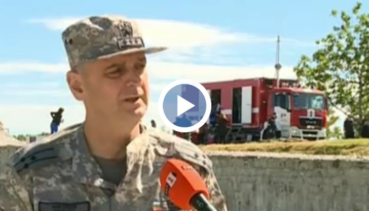 В него участват военни, полиция, пожарна и екипи на местната Бърза помощ