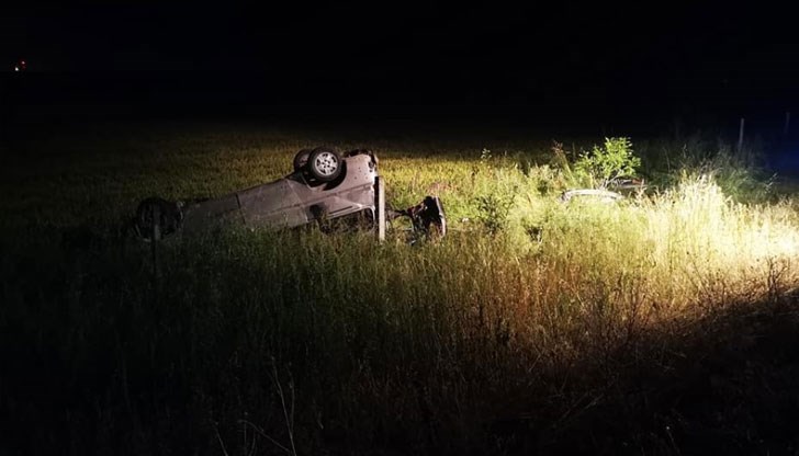 Като по чудо един от пътниците в буса се е отървал невредим