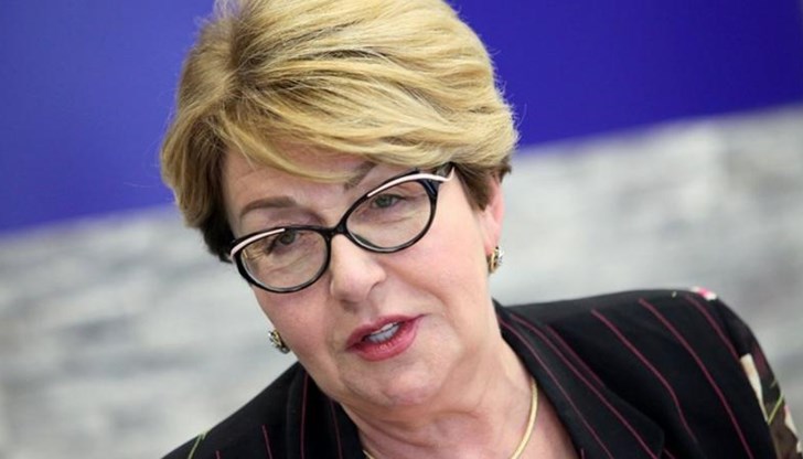 Според нея по-добре би било да не се организират учения на НАТО в Черно море, да не се открива Черно море за трети страни Според нея по-добре би било да не се организират учения на НАТО в Черно море, да не се открива Черно море за трети страни