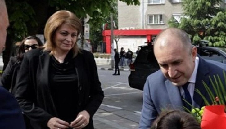 Радева придружи президента на общоградски празник в Първомай
