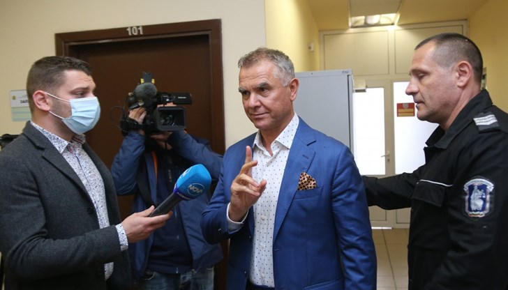 Атанас Бобоков е подсъдим заедно с брат си Пламен, бившия заместник-министър на околната среда Красимир Живков и още трима души