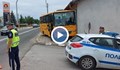 Училищен автобус се заби в къща
