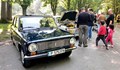 Русенци се наслаждават на Парада на ретро автомобили в Младежкия парк
