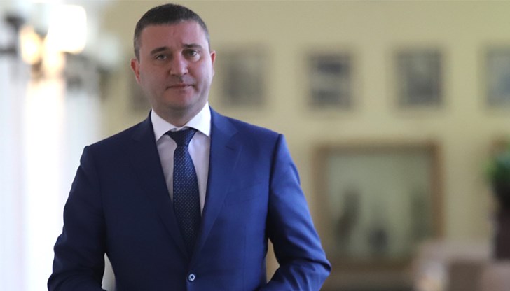 Бившият финансов министър се оправда, че вече бил извън политиката Бившият финансов министър се оправда, че вече бил извън политиката