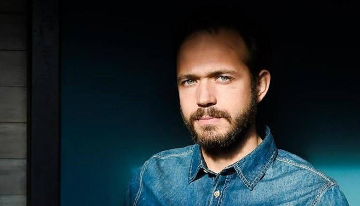 По думите на актьора 29-годишната Лорина първоначално е настанена в "отвратителна" болница, в която не са успели да ѝ помогнат