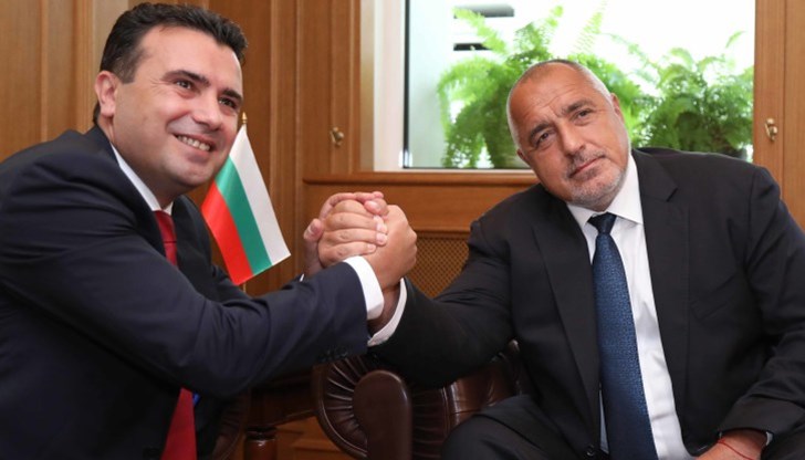 България поставя пречки по пътя на Македония към ЕС, като се противопоставя на самостоятелността на македонския език, което налага Заев да спечели България на своя страна