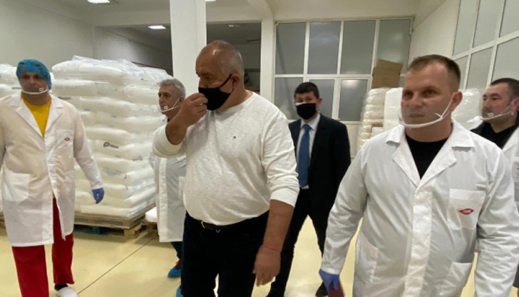 Става дума за непрозрачни процедури и по-високи от пазарните цени