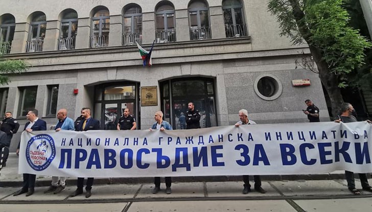 Избор дефакто няма, тъй като кандидатът е само един Избор дефакто няма, тъй като кандидатът е само един