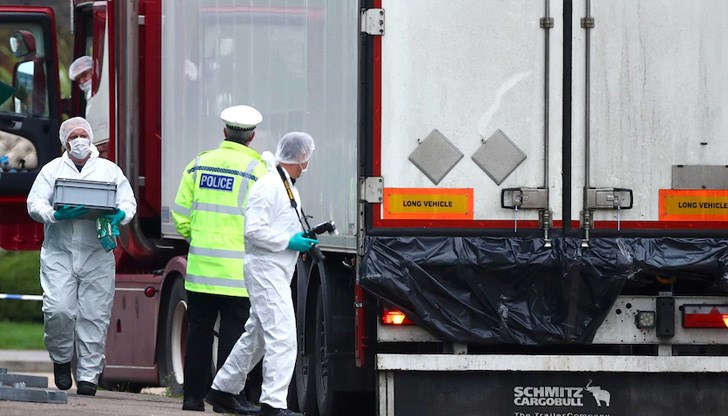 Стефан Дамиан Драгос е обвинен, че е предоставил превозното средство, което е докарало мигрантите в Англия Стефан Дамиан Драгос е обвинен, че е предоставил превозното средство, което е докарало мигрантите в Англия