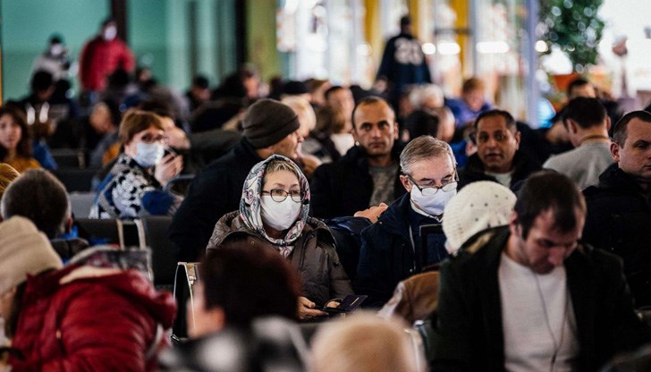 Броят на новозаразените през изминалото денонощие е близо 15 000 души Броят на новозаразените през изминалото денонощие е близо 15 000 души