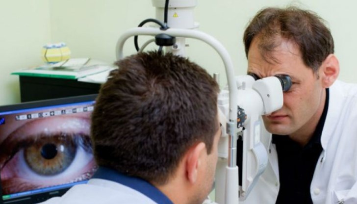 Учените препоръчват хората на средна възраст и по-възрастните да се подлагат на редовни прегледи при офталмолог